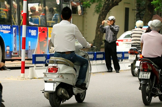 Không đội mũ bảo hiểm phạt bao nhiêu tiền